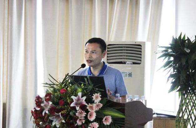 金沙澳门(中国)唯一官方网站玻璃体切割何建忠.jpg