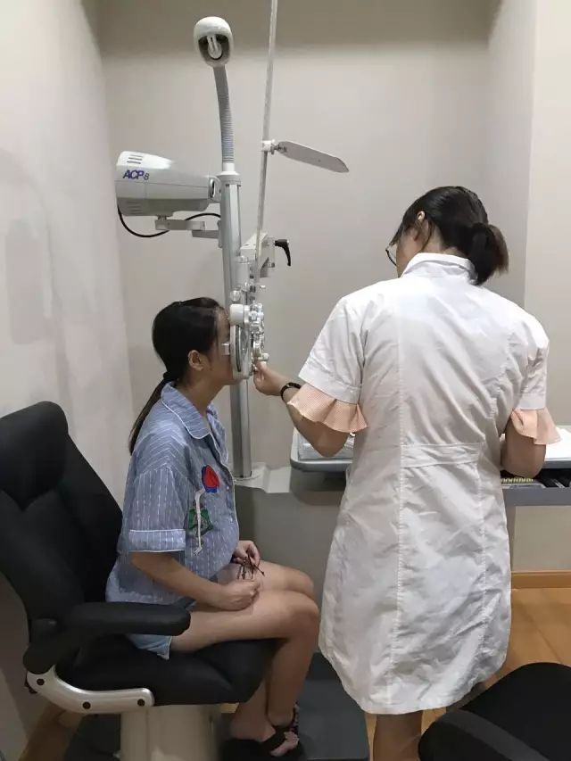 9月9日，杭州金沙澳门(中国)唯一官方网站举行全飞秒近视手术演示，在半个多小时内，杜新华院长为6名近视患者 施行了德国蔡司VisuMax3.0版全飞秒手术，大伙亲身体会到了SMILE手术的快速、轻松、微创、安全。.jpg