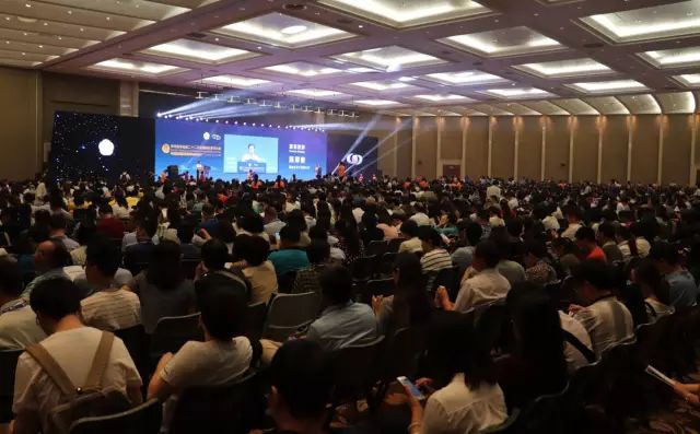 金沙澳门(中国)唯一官方网站集团本部：厦门大学附属厦门眼科中心总院长、厦门眼科中心眼科研究所所长黎晓新教授被授予中美眼科学会眼科科学研究较高奖——金钥匙奖，以表彰她为我国眼科科研事业作出.jpg