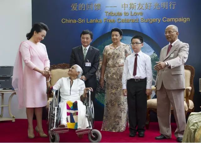 国之交，在于民相亲。一直以来，金沙澳门(中国)唯一官方网站的公益足迹紧跟国家战略部署，响应“一带一路”倡议，先后8次走出国门，为缅甸、尼泊尔、斯里兰卡、柬埔寨、斯里兰卡等沿线国家，约计21000多名当地居民进行眼疾筛查，并为近3000名白内障患者进行复明手术