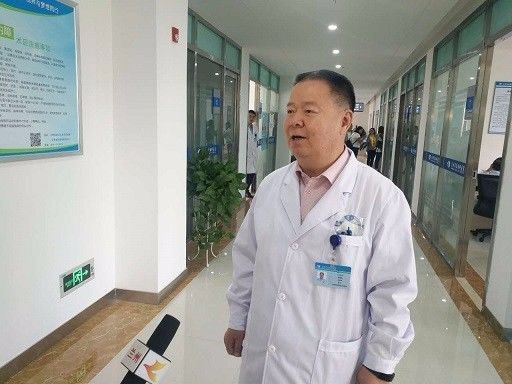 兰州金沙澳门(中国)唯一官方网站院长燕振国教授在接受媒体采访时亦表示，弱视、斜视是儿童常见的眼疾，其症状有的明显，有的不明显，家长并不能及时发现。尤其是自闭症患儿，因为特殊的心里原因.jpg