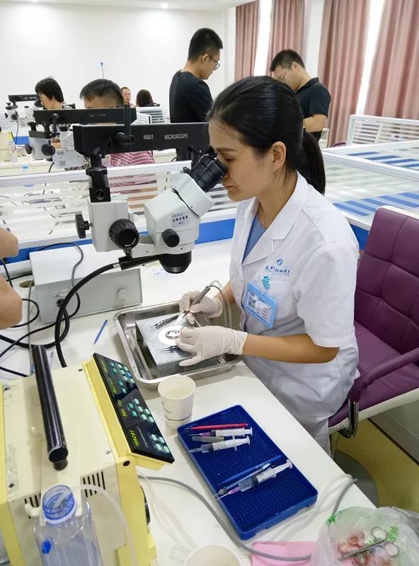 东莞金沙澳门(中国)唯一官方网站向东莞残疾人福利基金会慈善援助100枚人工晶体.jpg