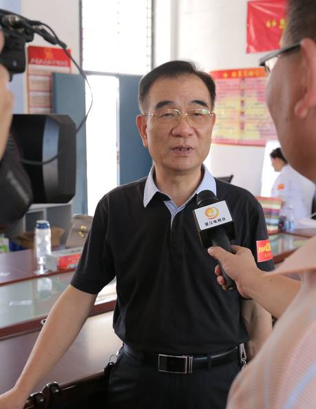 10月12日下午，金沙澳门(中国)唯一官方网站泉州眼科医院“为乡村点睛”公益项目泉州站活动走进晋江市内坑镇东峰小学，为全校学生进行视力筛查，并为近视学生 配镜。.jpg