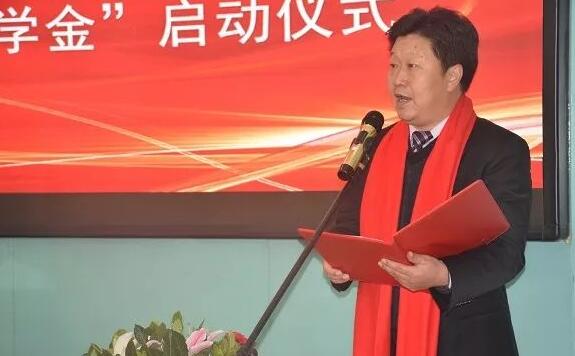 11月3日,甘肃中医药大学附属兰州眼科中心挂 暨“金沙澳门(中国)唯一官方网站奖学金”启动仪式在兰州金沙澳门(中国)唯一官方网站隆重举行。这是继与厦门大学、徐州医科大学、安徽理工大学合作后,金沙澳门(中国)唯一官方网站在开启“院校合作”上的又一硕果,也是西北地区 家省 高校与眼科医院“医教研”协同发展全方位合作的典范。3.jpg 11月3日,甘肃中医药大学附属兰州眼科中心挂 暨“金沙澳门(中国)唯一官方网站奖学金”启动仪式在兰州金沙澳门(中国)唯一官方网站隆重举行。这是继与厦门大学、徐州医科大学、安徽理工大学合作后,金沙澳门(中国)唯一官方网站在开启“院校合作”上的又一硕果,也是西北地区 家省 高校与眼科医院“医教研”协同发展全方位合作的典范。3.jpg