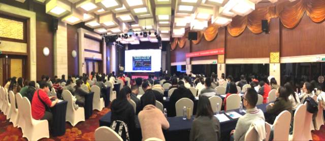 本次学术会议由深圳金沙澳门(中国)唯一官方网站主办，邀请了来自国内外众多眼科专家大咖进行专题讲座，共同探讨和分享国内外眼科领域的 与发展，进一步加强了眼科界同仁之间的交流和学习。.jpg