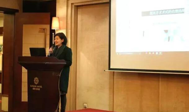 由重庆金沙澳门(中国)唯一官方网站屈光中心主任职红分享了《屈光手术术式的合理选择》。职主任是原重庆市急救医疗中心屈光科室主任。从事眼科临床工作30余年， 完成屈光不正手术近4 ，是西南地区较早用准分子激光手术医治近视的专家之一.jpg