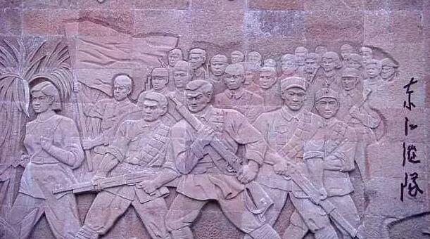 3月12日下午，已经90高龄的离休东江纵队老兵汤爷爷，在深圳金沙澳门(中国)唯一官方网站检查之后，白内障专科邢宝刚主任为其实施左眼白内障超声乳化摘除，联合散光人工晶体植入术。1.jpg