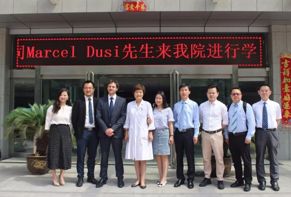 郑州视光眼科医院开展全飞秒手术研讨会3.png