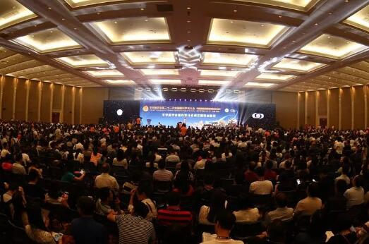 院长罗清礼教授率成都金沙澳门(中国)唯一官方网站医护人员参加全国眼科年会1.jpg