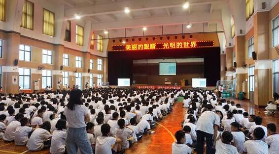 佛山金沙澳门(中国)唯一官方网站“美丽的眼睛 光明的世界”眼健康知识讲座走进佛山六中4.jpg