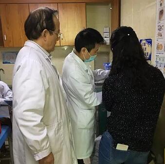 成都金沙澳门(中国)唯一官方网站罗清礼教授为眼眶肿瘤患者顺利进行手术2.jpg
