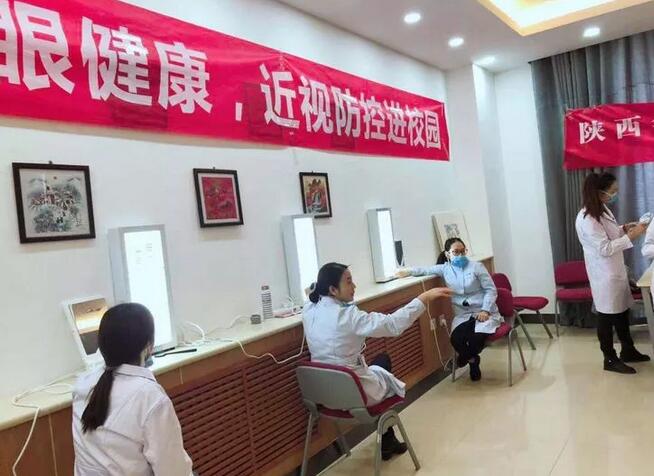 12月17日西安金沙澳门(中国)唯一官方网站“近视防控，刻不容缓”青少年近视防控讲座走进西安高新第*学校2.jpg