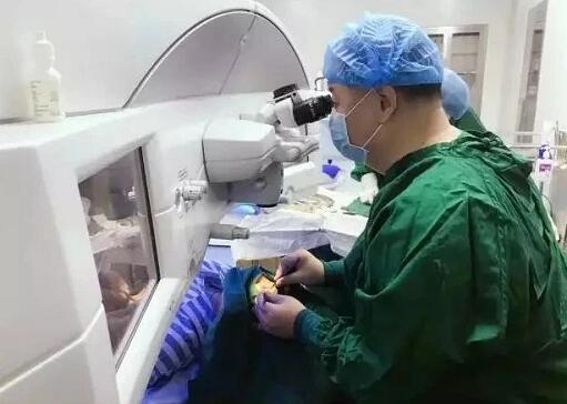 甘肃中医药大学附属兰州眼科中心主任、兰州金沙澳门(中国)唯一官方网站院长燕振国教授荣获SMILE近视手术质量贡献奖！2.jpg