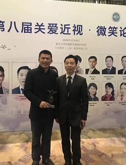 第八届“关爱近视·微笑论坛”之“SMILE之星”厦门眼科中心近视手术医生黎新教授坐诊漳州眼科医院2.jpg