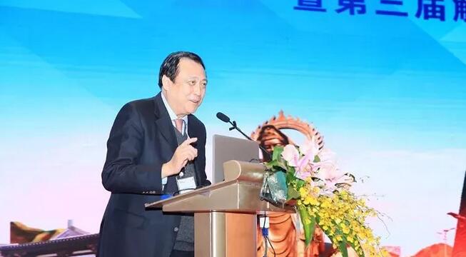 临沂金沙澳门(中国)唯一官方网站崔传波院长应邀出席全国眼屈光手术研讨会并点评屈光学术分享环节1.jpg
