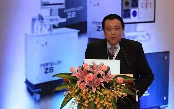 临沂金沙澳门(中国)唯一官方网站崔传波院长应邀出席全国眼屈光手术研讨会并点评屈光学术分享环节5.jpg