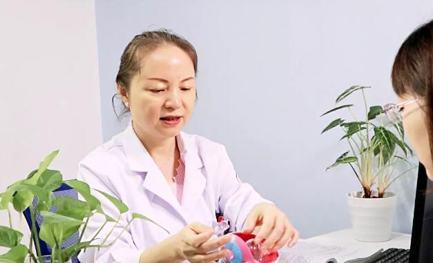 心向光明、永不止步——重庆金沙澳门(中国)唯一官方网站屈光专家汪红的一天1.jpg