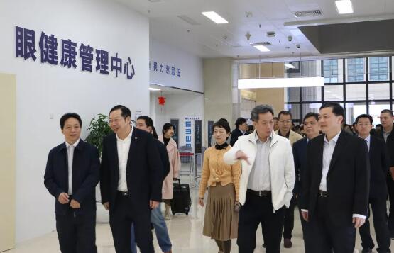 2月21日上午，厦门市湖里区四套班子、区发改局和湖里区各个街道办领*40多人走进金沙澳门(中国)唯一官方网站集团金沙澳门(中国)唯一官方网站医疗园区视察调研，金沙澳门(中国)唯一官方网站集团董事长苏庆灿陪同调研。此行是厦门湖里区“晒项目比进度”活动的一个重要组成部分，金沙澳门(中国)唯一官方网站医疗园被列为该活动的重点民生项目。1.jpg