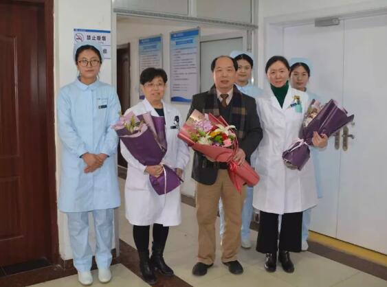 上海和平眼科医院院长郭海科教授应邀莅临衡水同瑞眼科医院进行白内障手术1.jpg