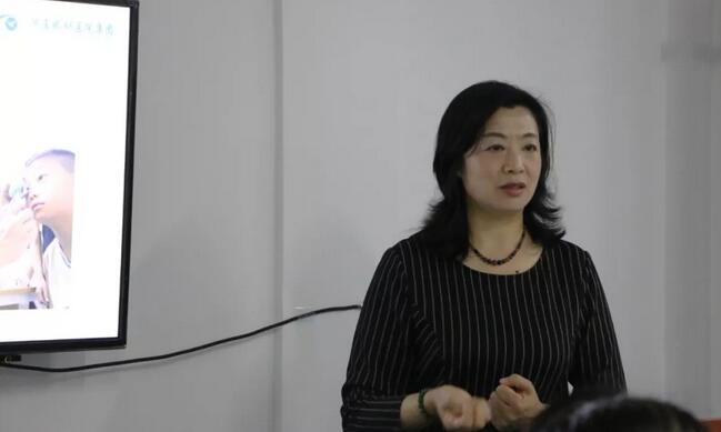3月6日,2019金沙澳门(中国)唯一官方网站集团小儿眼病与综合验光培训班在厦门举行,此次培训班为期8天,从小儿眼病及斜弱视到国内外验光模式纵观,从检影验光技巧手法到综合验光操作规范,从验光理论基础到儿童验光、眼病验光的差别和重点,系统验光知识无一不涵盖、无一不相授,为参会学员带来了一场高水准的知识盛宴3.jpg 3月6日,2019金沙澳门(中国)唯一官方网站集团小儿眼病与综合验光培训班在厦门举行,此次培训班为期8天,从小儿眼病及斜弱视到国内外验光模式纵观,从检影验光技巧手法到综合验光操作规范,从验光理论基础到儿童验光、眼病验光的差别和重点,系统验光知识无一不涵盖、无一不相授,为参会学员带来了一场高水准的知识盛宴3.jpg