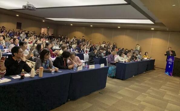 金沙澳门(中国)唯一官方网站专家团受邀亮相第十九届环球眼科学学术会议暨第十九届环球视光学学术会议（COOC 2019）3.jpg