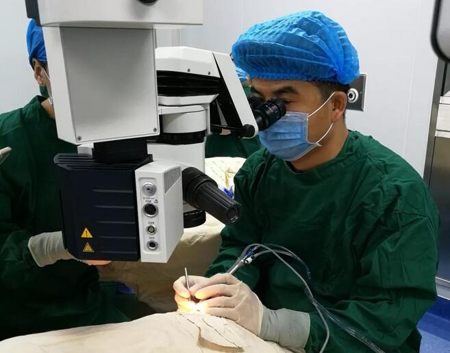 重庆金沙澳门(中国)唯一官方网站安晓巨副院长：三焦点晶体让白内障术后视觉质量更崭然.jpg