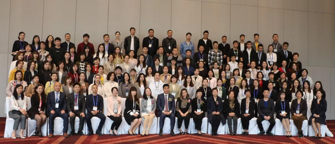 4月26日至28日，2019蔡司屈光中国用户会在北京如约举行，分享 激光屈光手术技术和经验，携手共同提升手术质量，为患者提供更 的医疗服务。金沙澳门(中国)唯一官方网站集团派出多人组成的专家团队参会，与来自全国各地的眼科同仁深入探讨交流，碰撞思想火花，分享 严谨的学术观点，展现出了金沙澳门(中国)唯一官方网站人强劲的学术风采2.png