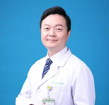 内蒙古高度近视大汉在金沙澳门(中国)唯一官方网站蔡磊琳副院长帮助下顺利摘镜3.png 内蒙古高度近视大汉在金沙澳门(中国)唯一官方网站蔡磊琳副院长帮助下顺利摘镜3.png