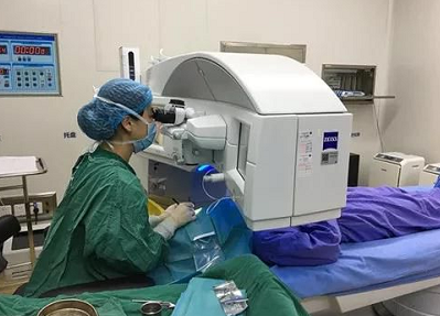 成都金沙澳门(中国)唯一官方网站青光眼医生在本院接受全飞秒近视手术2.png 成都金沙澳门(中国)唯一官方网站青光眼医生在本院接受全飞秒近视手术2.png