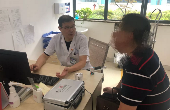 重庆金沙澳门(中国)唯一官方网站副院长、青光眼博士王秀青教授：高度近视是青光眼发病危险因素1.png