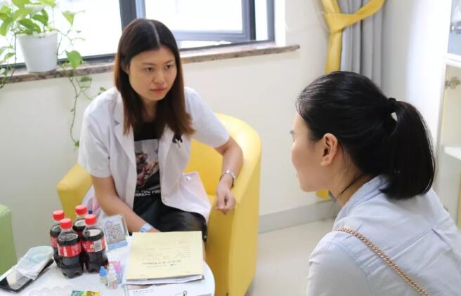 重庆金沙澳门(中国)唯一官方网站医助美女分享近视手术经历3.jpg