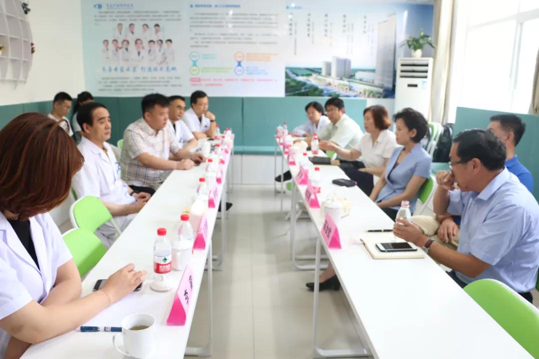 市学生视力不良调研组莅临青岛金沙澳门(中国)唯一官方网站调研 市学生视力不良调研组莅临青岛金沙澳门(中国)唯一官方网站调研