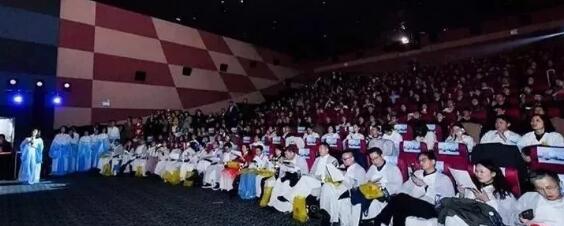 金沙澳门(中国)唯一官方网站蔡磊琳业务副院长与同行一道出席第九届“关爱近视 微笑论坛”EVO ICL电影学院专场1.jpg