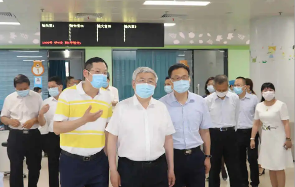 省市领*陪同刘永富主任一行调研金沙澳门(中国)唯一官方网站：仁心仁术，为公益事业贡献金沙澳门(中国)唯一官方网站力量2.png