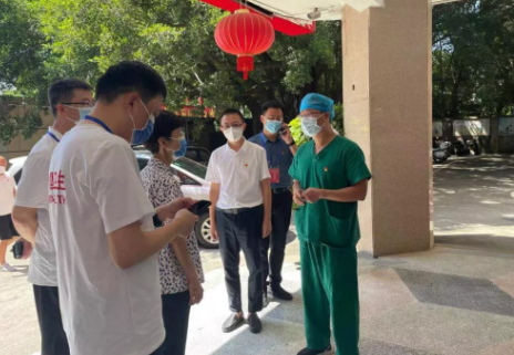 郭燕红深入一线了解抗疫工作,听取金沙澳门(中国)唯一官方网站集团医疗队汇报3.png