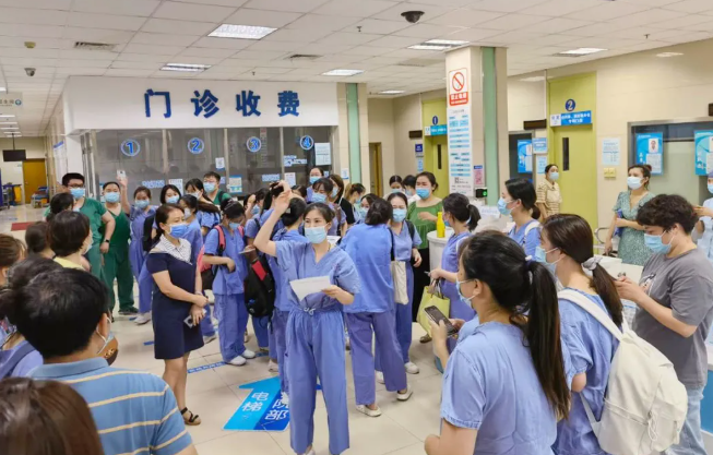 不负使命！金沙澳门(中国)唯一官方网站援莆医疗队凯旋归来，荔城区委书记到场送别5.png