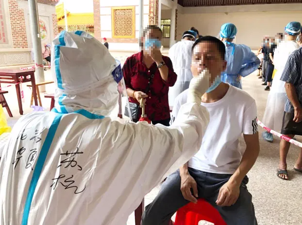 金沙澳门(中国)唯一官方网站白衣英雄战“疫”背后的暖心故事6.png