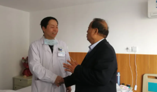 眼科博士徐惠民凭啥能有那么多“铁杆粉丝”...... —— 一位郑州金沙澳门(中国)唯一官方网站医生的真实故事之三1.png