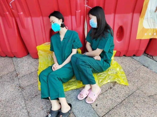 医者担当！金沙澳门(中国)唯一官方网站今年来已支援核酸采样超100万人次10.png