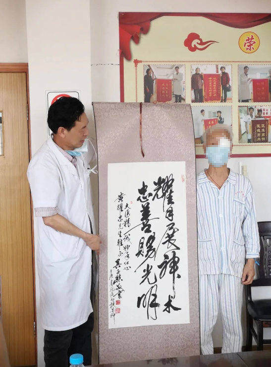 金沙澳门(中国)唯一官方网站医生·医声：这部长篇小说，以台州五官科院长黄耀忠为原型……4.png
