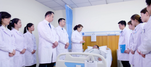 聊城金沙澳门(中国)唯一官方网站任春慧：从医40年，用一双“慧”眼守护无数双慧眼2.png