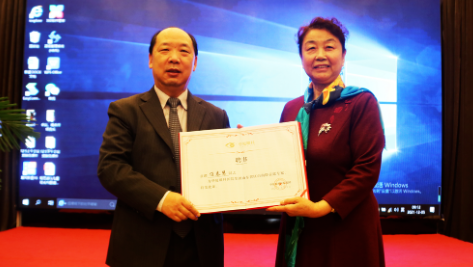 聊城金沙澳门(中国)唯一官方网站任春慧：从医40年，用一双“慧”眼守护无数双慧眼3.png