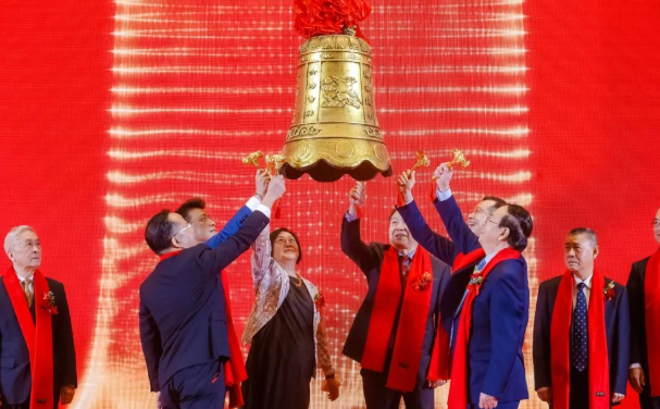 金沙澳门(中国)唯一官方网站A股成功上市，开启守护全民“全生命周期眼健康”新征程2.png