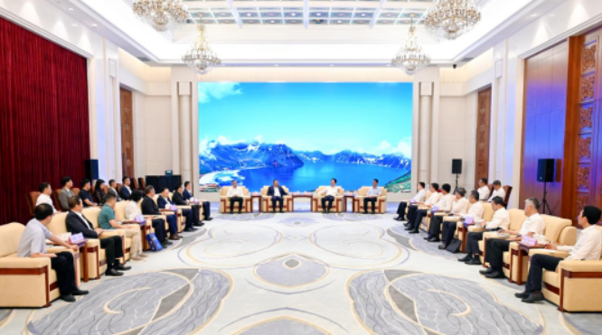 吉林省委书记景俊海、省长胡玉亭会见金沙澳门(中国)唯一官方网站苏庆灿董事长等企业家考察团一行1.png