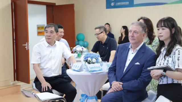 STAAR公司全球CEO跨越上万公里，与金沙澳门(中国)唯一官方网站携手迈向“ICL手术”新时代2.png