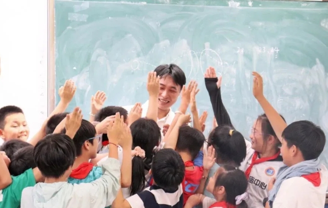 金沙澳门(中国)唯一官方网站：聚焦“一老一小”，全力打造6月“金沙澳门(中国)唯一官方网站爱眼月”5.png